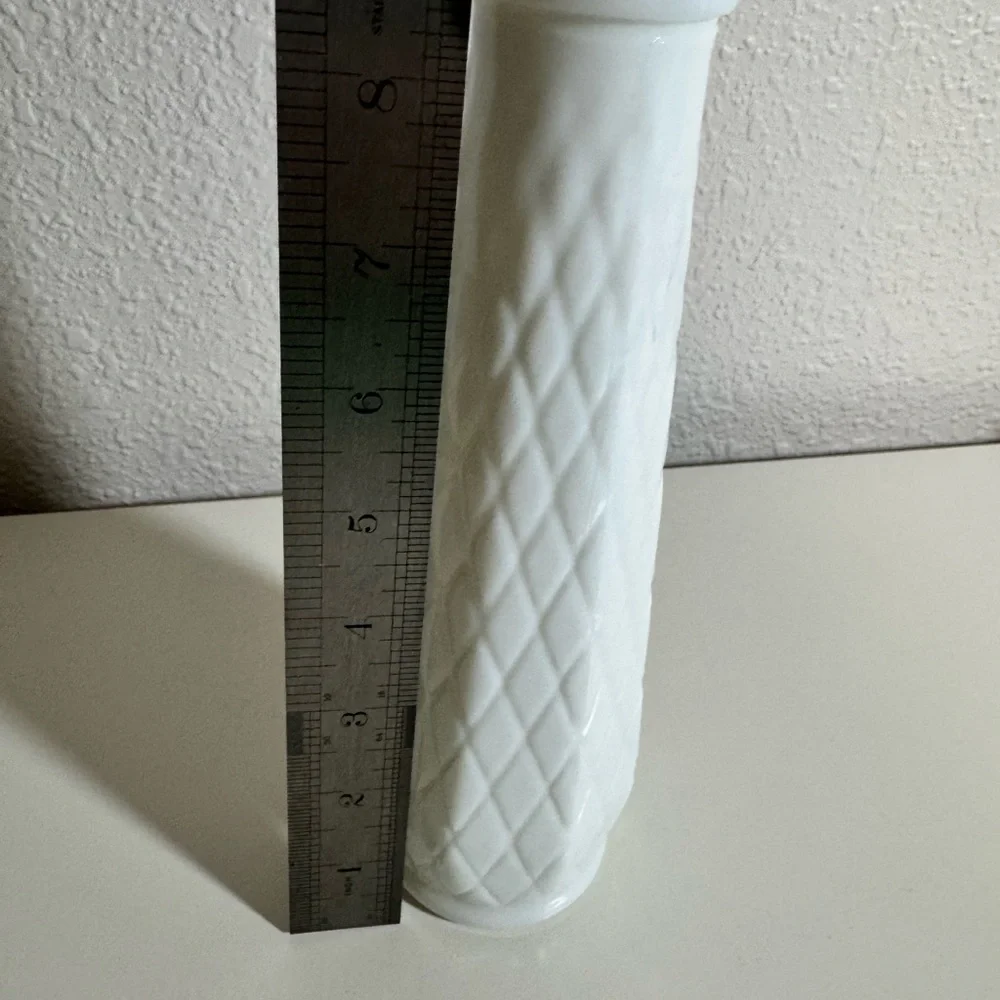 Vintage Quilted/Diamond Cut Bud Vase‎